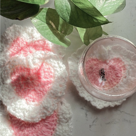 Handmade pink & white crochet heart coaster ( set of 4) - Picture 5 of 6